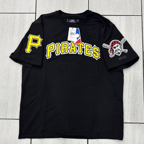 Pro Standard Pirates Black T-Shirt - Picture 1 of 5